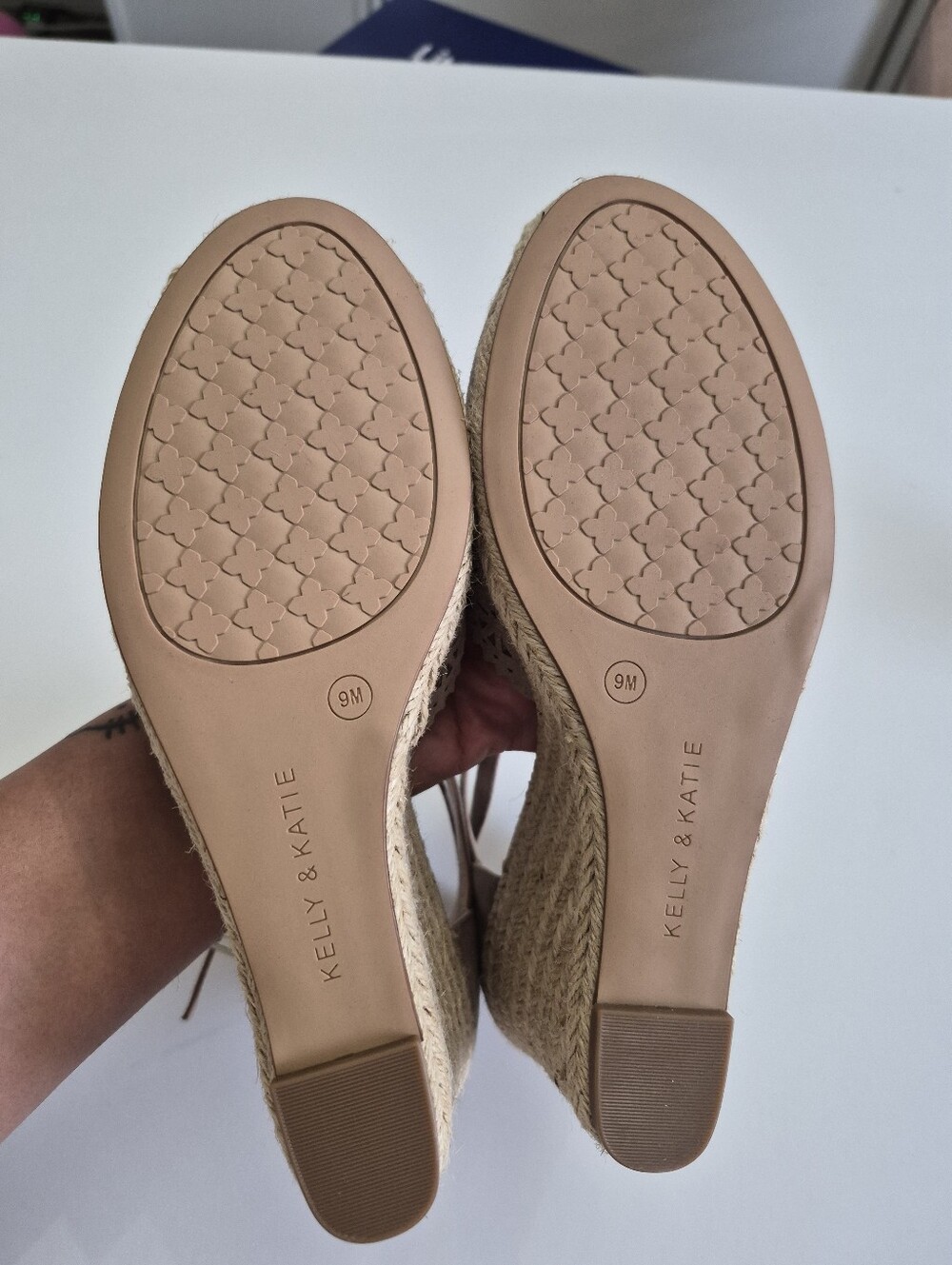 Kelly and Katie Adell Espadrille Wedge Sz 9 - Picture 9 of 10